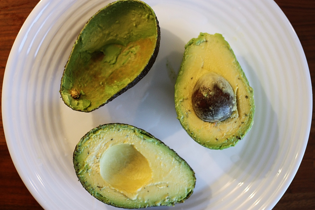 avocado come tagliarlo e pulirlo